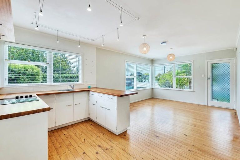 Photo of property in 1/29 Wainui Avenue, Point Chevalier, Auckland, 1022