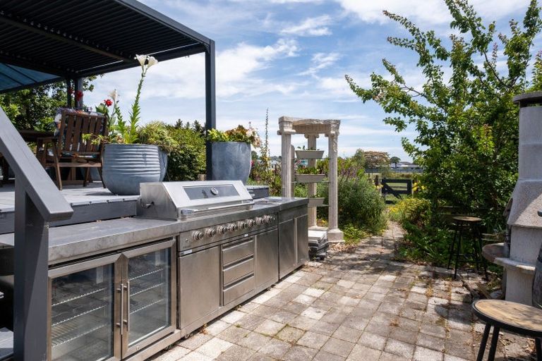 Photo of property in 104 Ferry Road, Clive, 4102