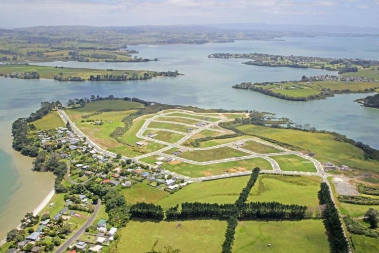 Photo of property in 3 Waikohi Avenue, Glenbrook, Waiuku, 2681