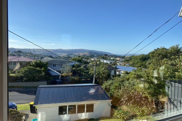Photo of property in 7 Link Road, Newlands, Wellington, 6037
