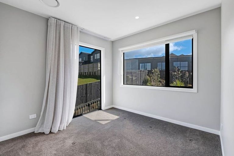 Photo of property in 16 Aquamarine Avenue, Wainui, 0992
