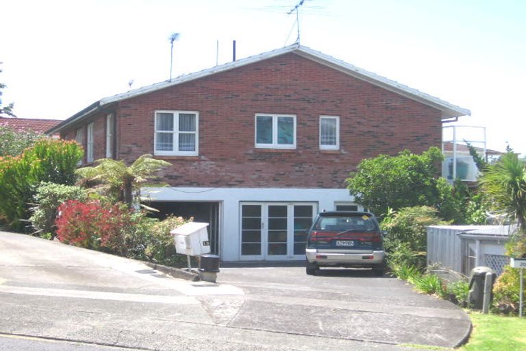 Photo of property in 2/18 Fowler Street, Northcote, Auckland, 0627