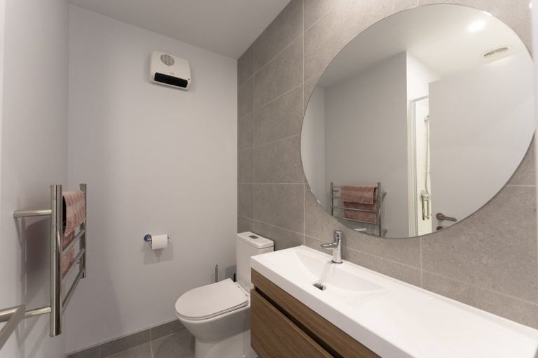 Photo of property in 4/8 New Brighton Road, Shirley, Christchurch, 8061