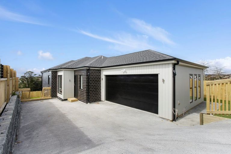 Photo of property in 85b Lake Panorama Drive, Henderson Valley, Auckland, 0614