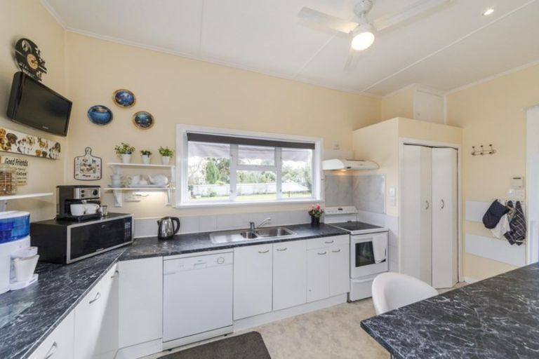 Photo of property in 16 Lyon Street, Marton, 4710