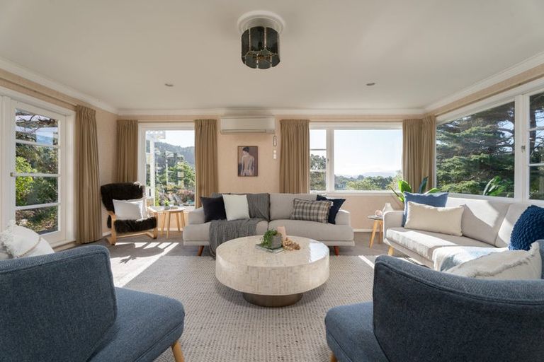 Photo of property in 1 Tainui Terrace, Tawa, Wellington, 5028