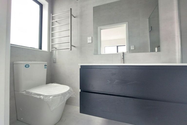 Photo of property in 1/122 Archibald Road, Kelston, Auckland, 0602