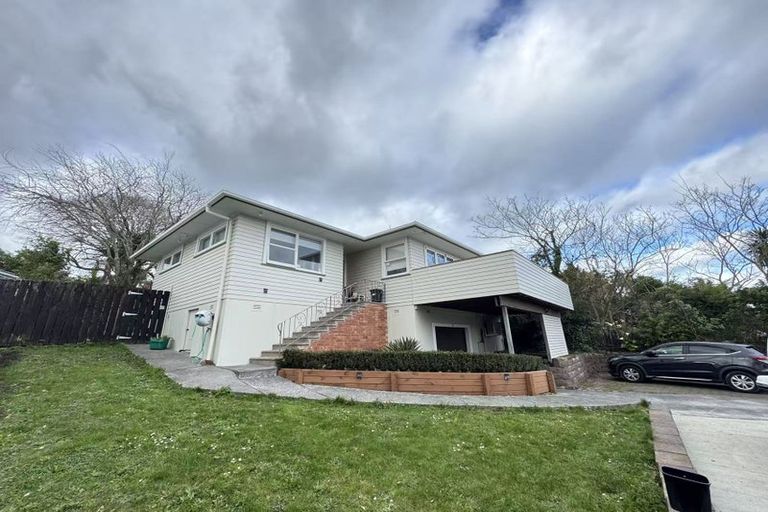 Photo of property in 62 La Rosa Street, Green Bay, Auckland, 0604