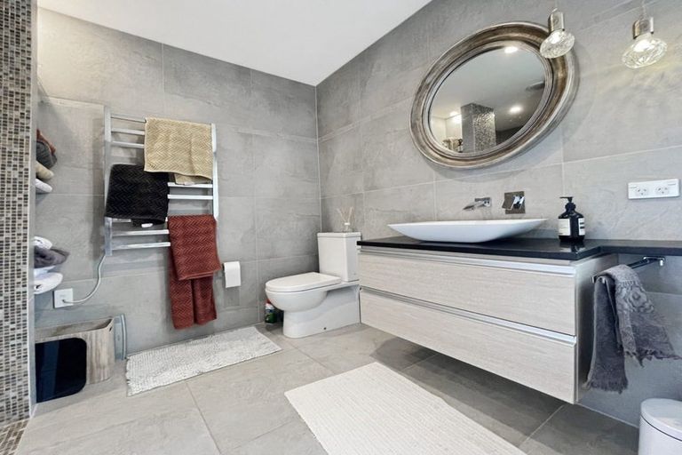 Photo of property in 95 Beazley Avenue, Paparangi, Wellington, 6037