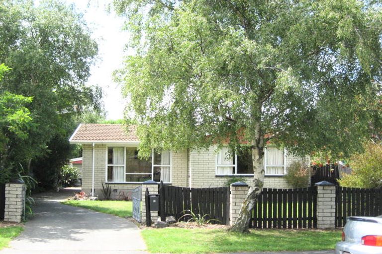 Photo of property in 18 Laing Crescent, Heathcote Valley, Christchurch, 8022