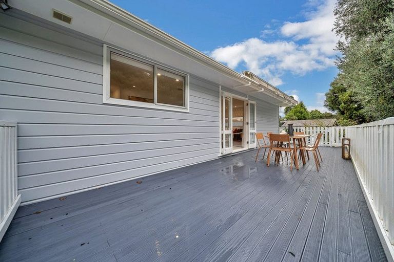 Photo of property in 9 Serwayne Place, Sunnyvale, Auckland, 0612