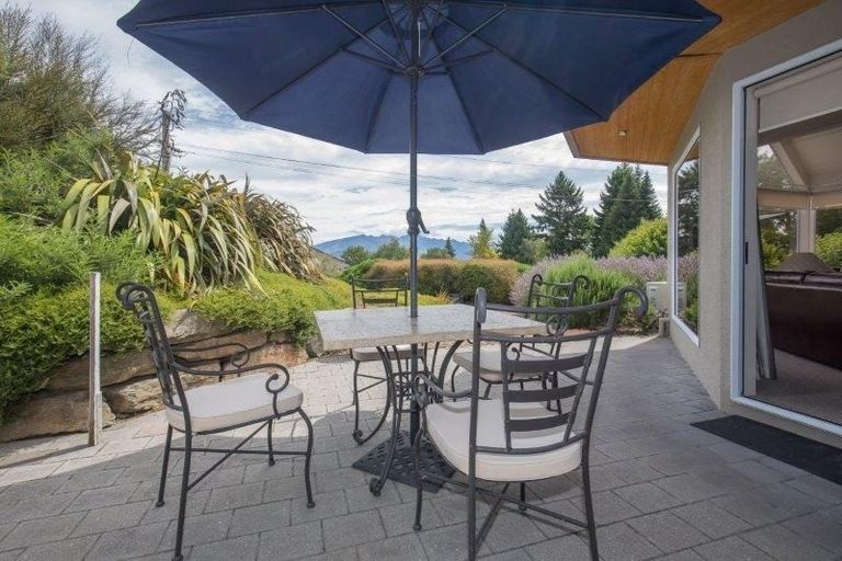 Photo of property in 61 Kennedy Crescent, Wanaka, 9305