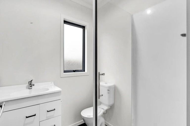 Photo of property in 15b Queens Road, Glen Avon, New Plymouth, 4312