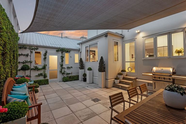 Photo of property in 2/24 Thornycroft Street, Fendalton, Christchurch, 8052