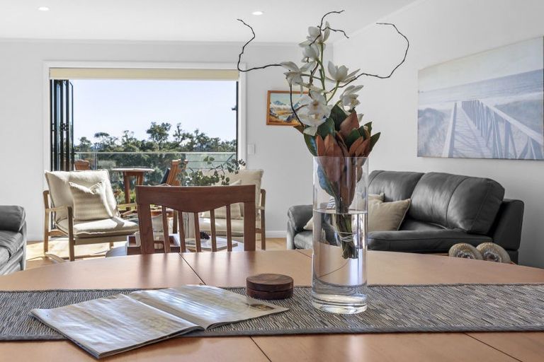Photo of property in 42 Tahuna Minhinnick Drive, Glenbrook, Waiuku, 2681