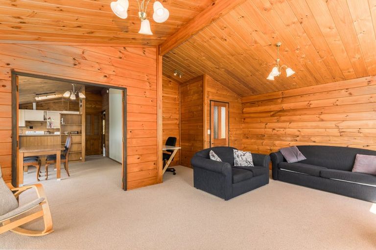 Photo of property in 1 Dunleith Grove, Silverstream, Upper Hutt, 5019