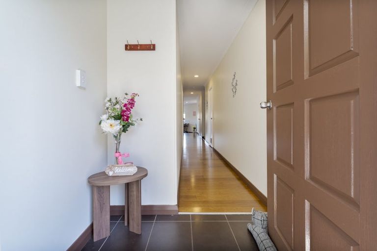 Photo of property in 25c Buscomb Avenue, Henderson, Auckland, 0610