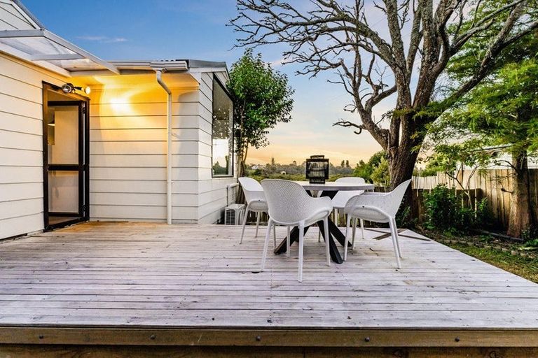 Photo of property in 1/40 Queen Mary Avenue, New Lynn, Auckland, 0600