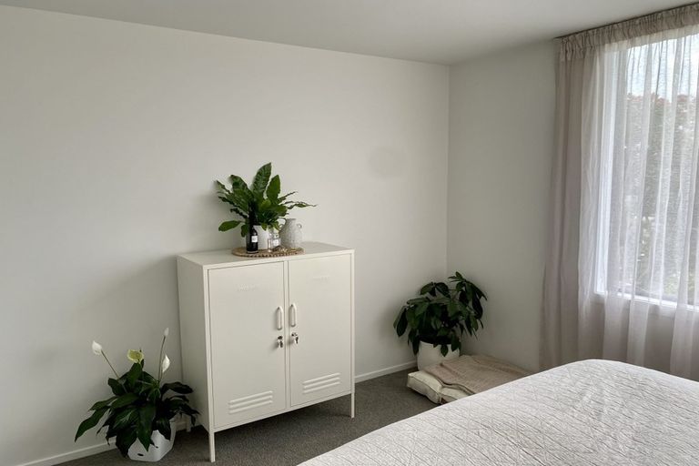 Photo of property in 6/15 Chivalry Road, Glenfield, Auckland, 0629