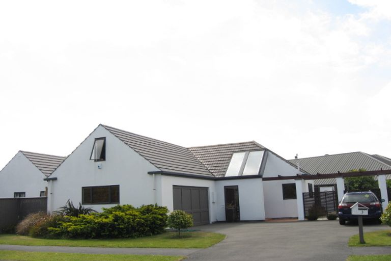 Photo of property in 3 Fieldmoor Place, Parklands, Christchurch, 8083