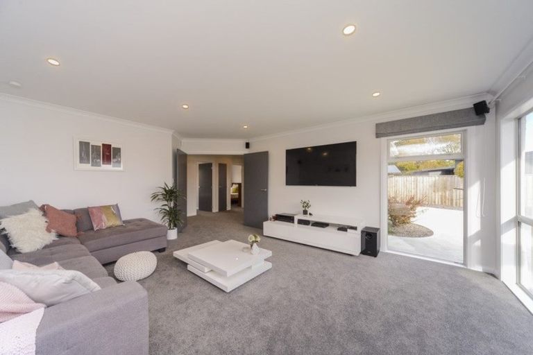 Photo of property in 28 Serenity Crescent, Kelvin Grove, Palmerston North, 4414