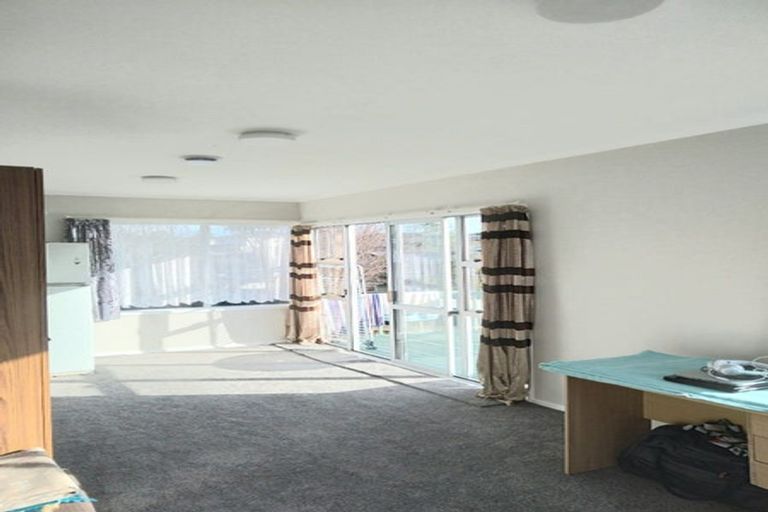 Photo of property in 2/25 Tanoa Place, Glendene, Auckland, 0602