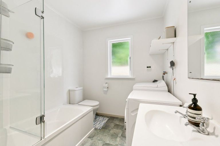 Photo of property in 27 Hathaway Avenue, Karori, Wellington, 6012