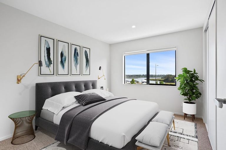 Photo of property in 15 Parkmore Drive, Rosehill, Papakura, 2113