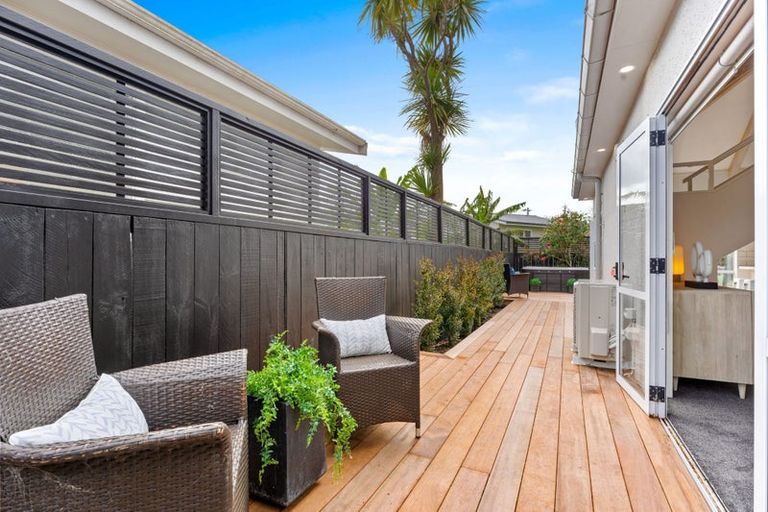 Photo of property in 2/7 Seine Road, Forrest Hill, Auckland, 0620