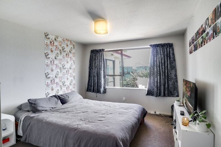 Photo of property in 2/14 Momorangi Crescent, Redwood, Christchurch, 8051