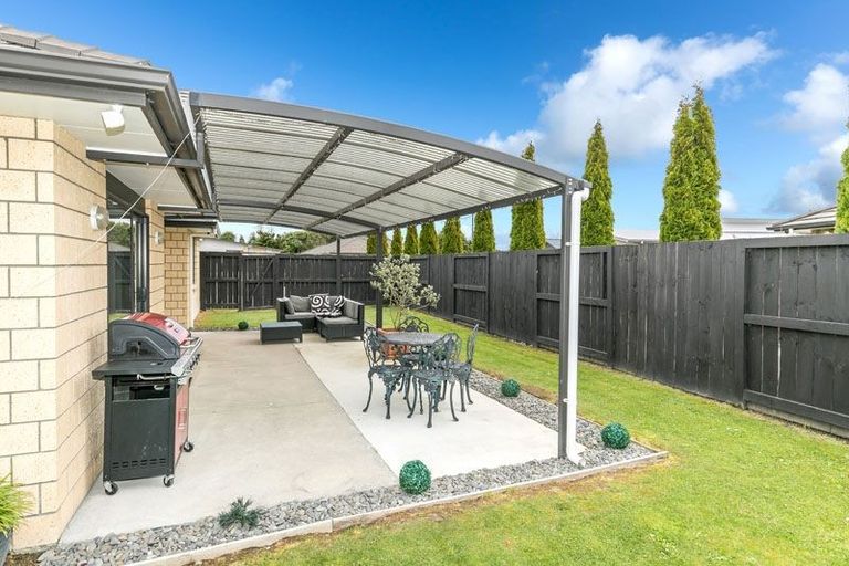 Photo of property in 28 Whitney Place, Rototuna North, Hamilton, 3210