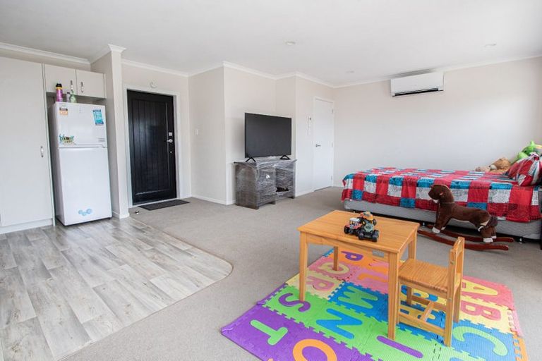 Photo of property in 2/9 Heath Street, Saint Andrews, Hamilton, 3200
