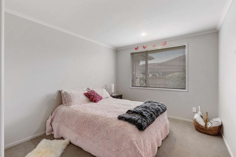 Photo of property in 15 Breaker Grove, Waiuku, 2123