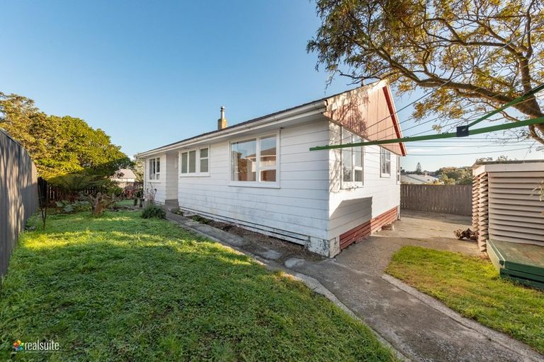 Photo of property in 9 Sasanof View, Ascot Park, Porirua, 5024