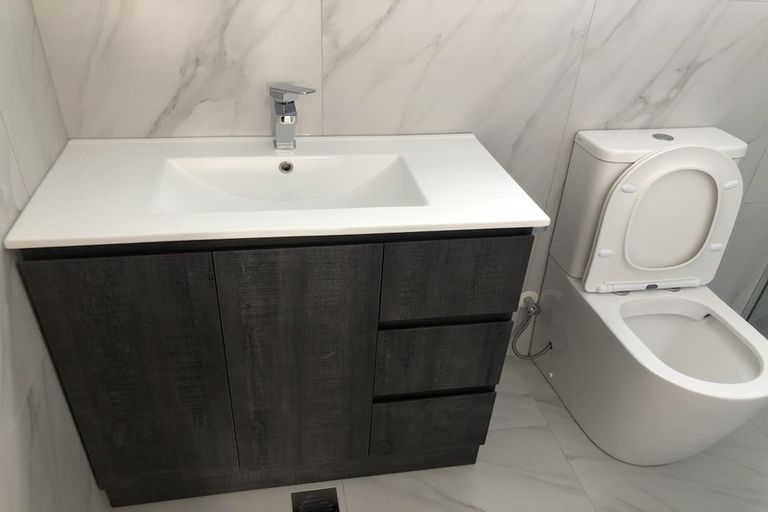 Photo of property in 8d Roys Road, Weymouth, Auckland, 2103