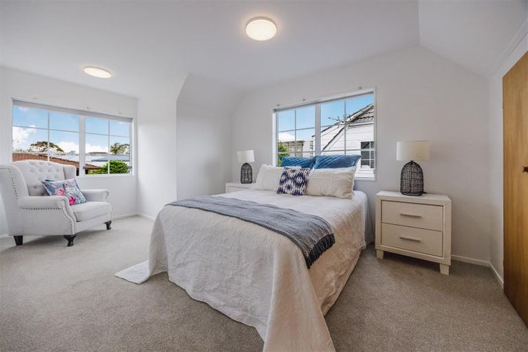 Photo of property in 1/5 Kadina Place, Botany Downs, Auckland, 2010