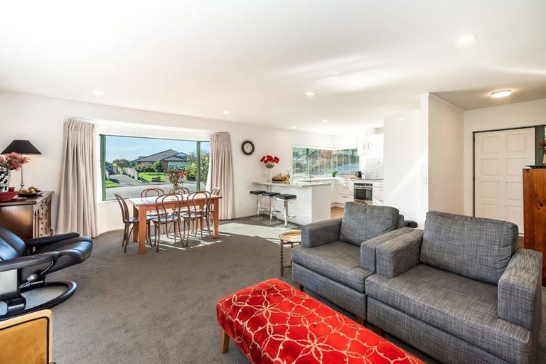 Photo of property in 7 Balmerino Grove, Waikanae, 5036