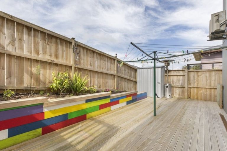 Photo of property in 5a Collingwood Road, Waiuku, 2123