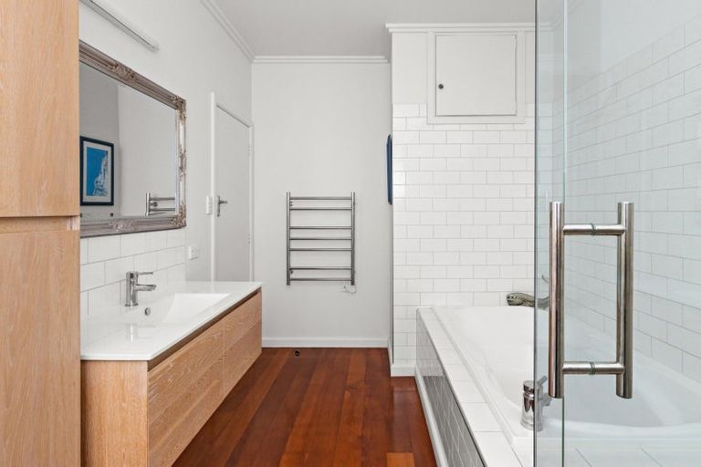 Photo of property in 28 Tauroa Road, Havelock North, 4130