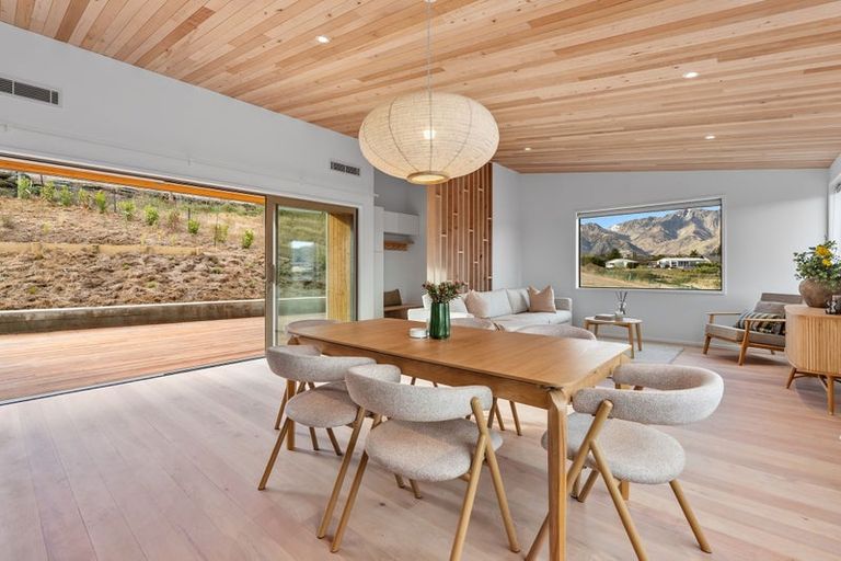 Photo of property in 33 Tomtit Crescent, Lake Hawea, 9382