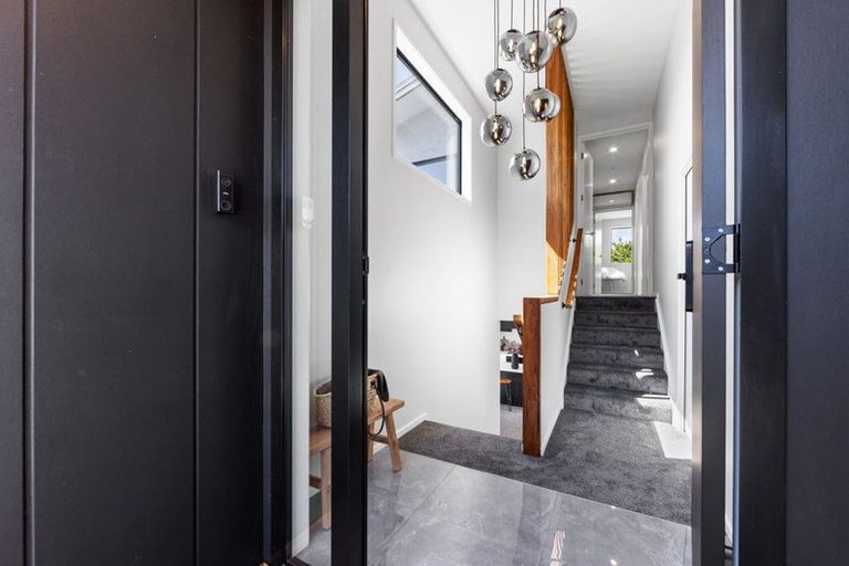 Photo of property in 307a Mount Pleasant Road, Mount Pleasant, Christchurch, 8081