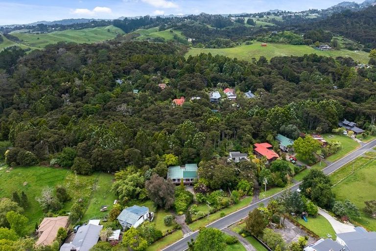 Photo of property in 48 Grassmere Road, Henderson Valley, Auckland, 0612