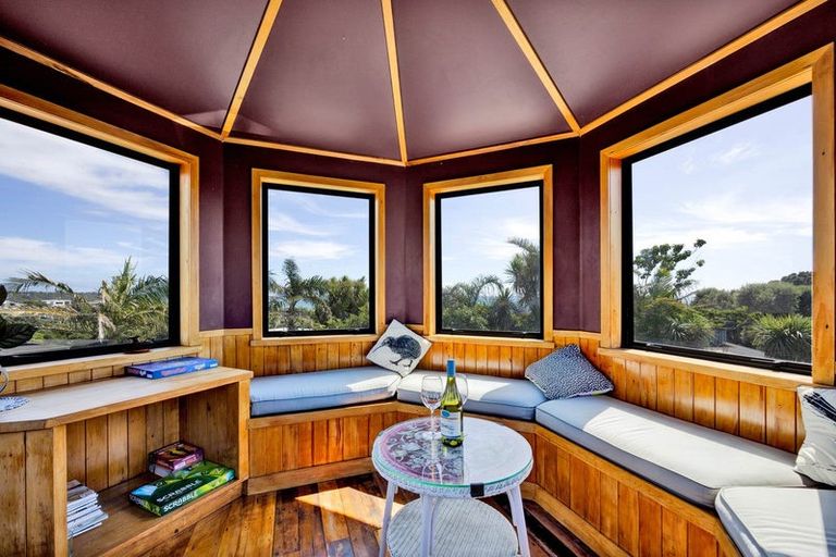 Photo of property in 7-9 Mace Terrace, Oakura, 4314