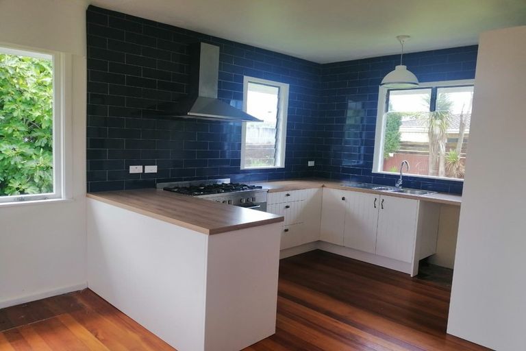 Photo of property in 10 Murray Road, Te Atatu Peninsula, Auckland, 0610