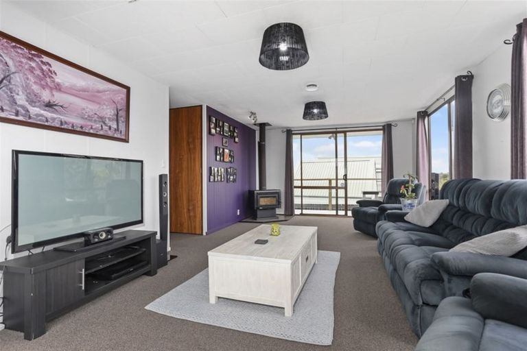 Photo of property in 104 Rhinevale Close, Henderson, Auckland, 0612