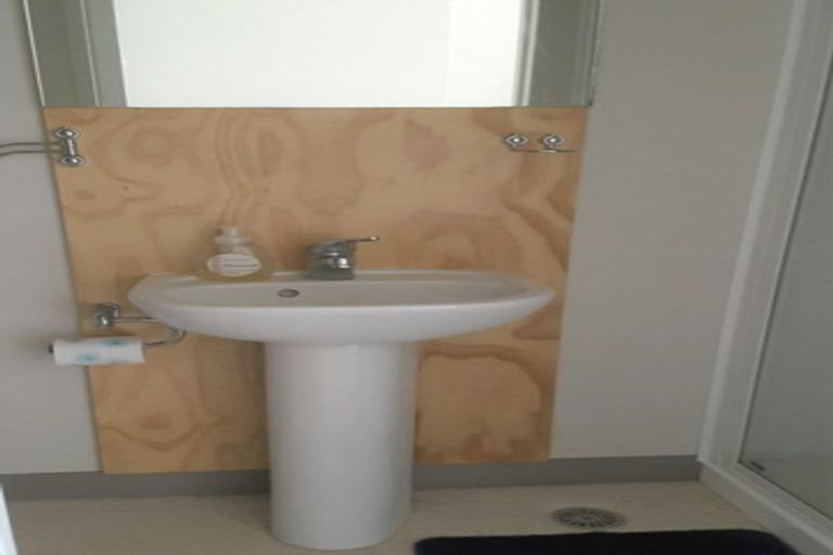 Photo of property in Urbane Apartments, 15/29 Webb Street, Mount Cook, Wellington, 6011