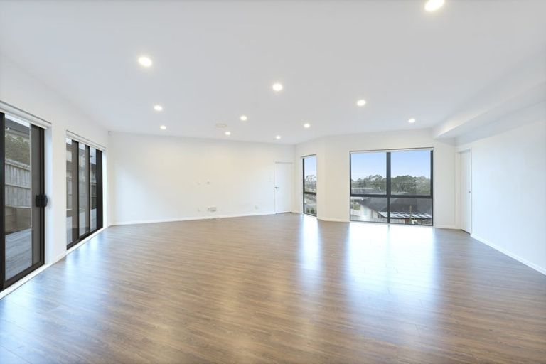 Photo of property in 55 Platinum Rise, Ranui, Auckland, 0612