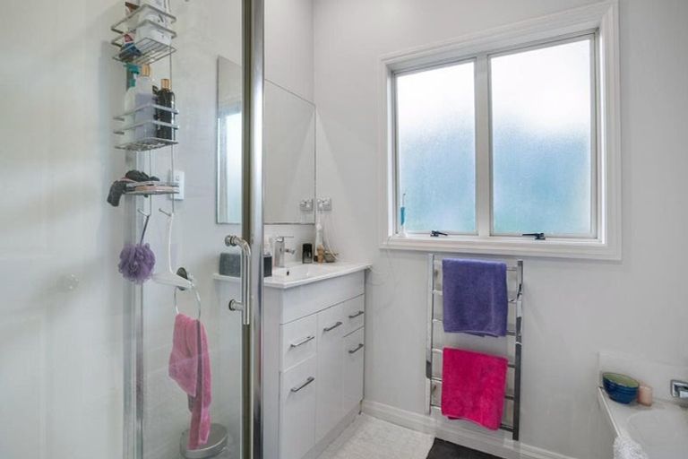 Photo of property in 11 Rifleman Rise, Unsworth Heights, Auckland, 0632