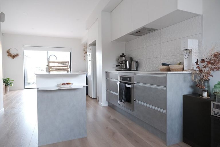 Photo of property in 9 Podgora Avenue, Kumeu, 0810