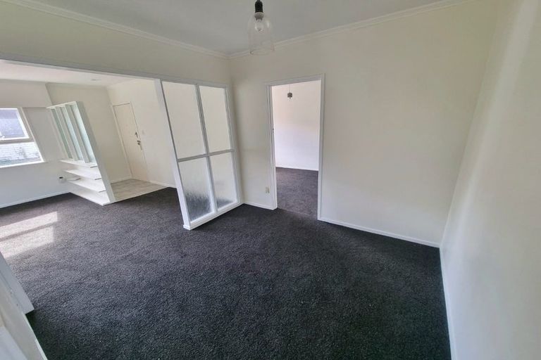 Photo of property in 1/6 Keldale Place, Forrest Hill, Auckland, 0620